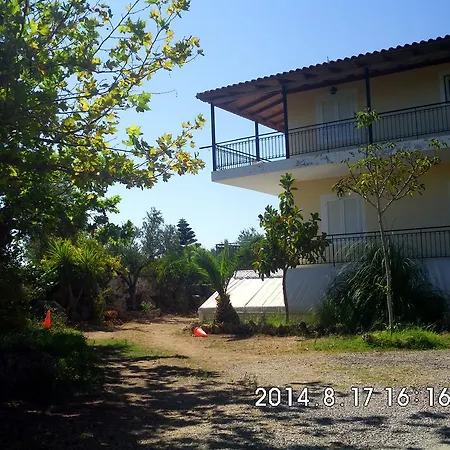 カストラキ ステュディオス * Stoúpa