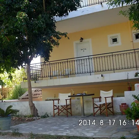 カストラキ ステュディオス * Stoúpa