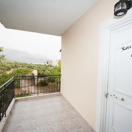 カストラキ ステュディオス Stoúpa