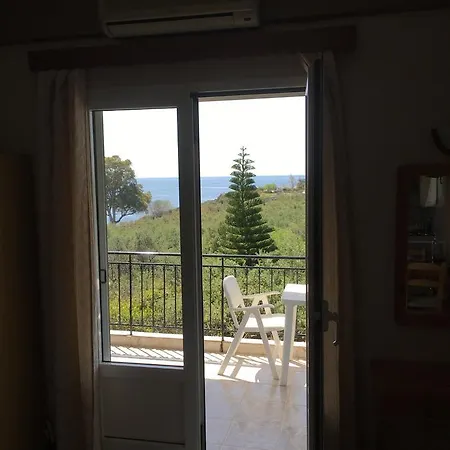 カストラキ ステュディオス アパート *